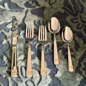 Waterford WICKLOW GOLD Stainless Flatware 5 piece place settings